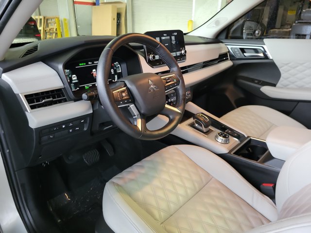 Used 2023 Mitsubishi Outlander SEL AWD/4WD image 17