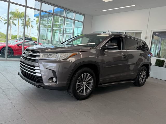 Used 2017 Toyota Highlander XLE w/ Protection Package #3 AWD/4WD image 3