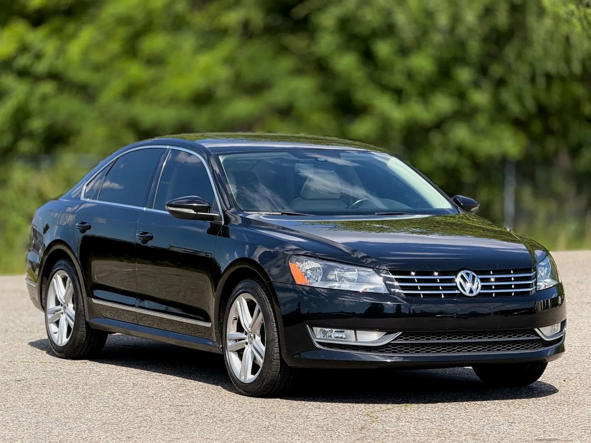 Used 2012 Volkswagen Passat 3.6 SEL Premium image 1