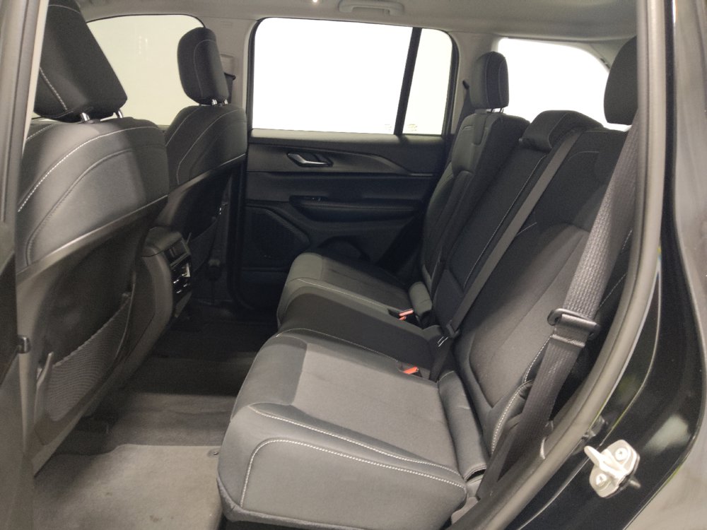Used 2023 Jeep Grand Cherokee Laredo AWD/4WD image 18