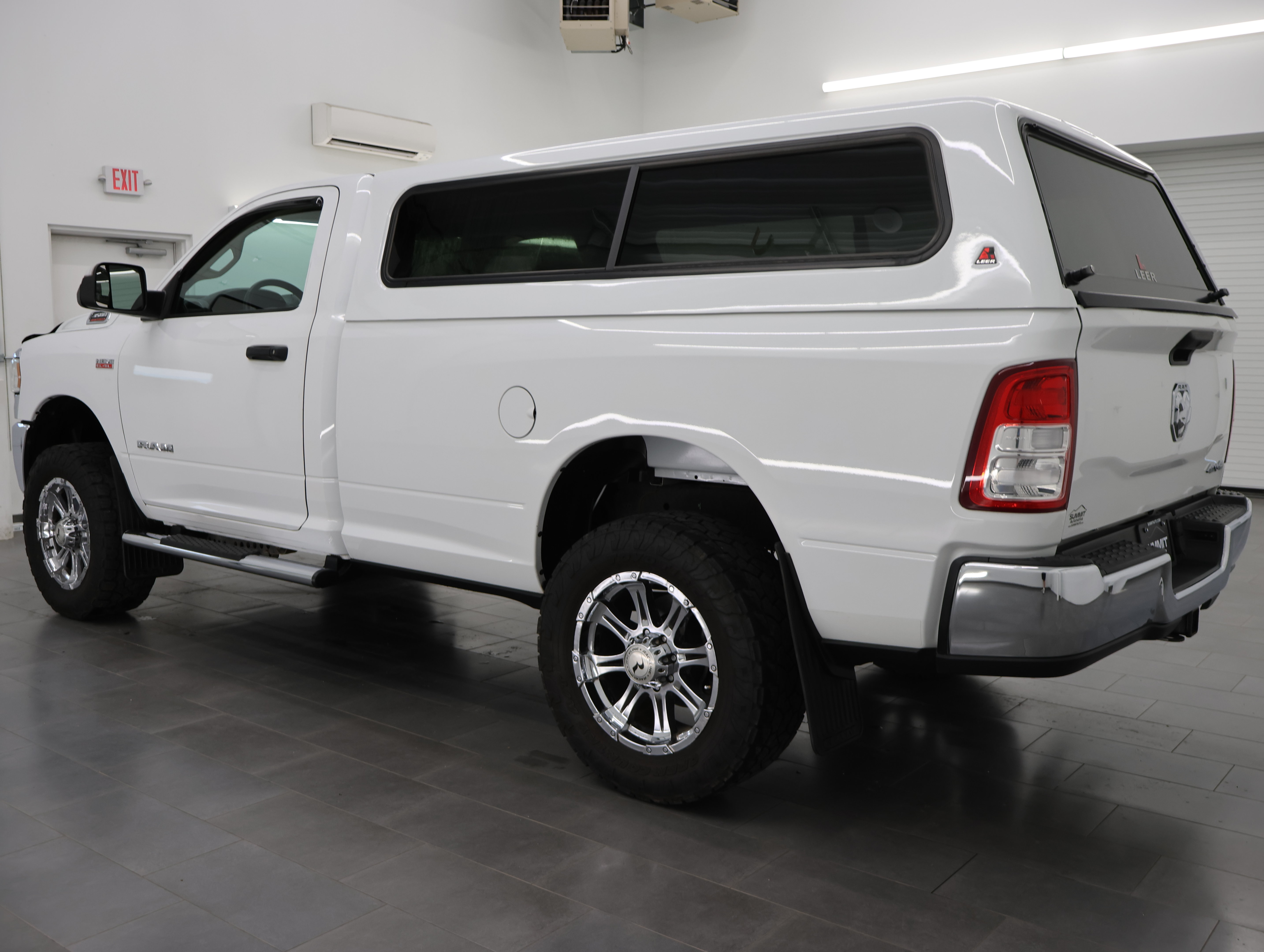 Used 2019 RAM 3500 Tradesman w/ Chrome Appearance Group AWD/4WD image 6