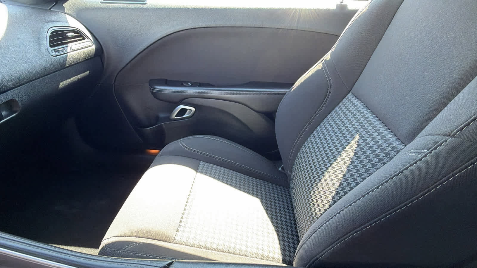 Used 2020 Dodge Challenger SXT RWD image 12