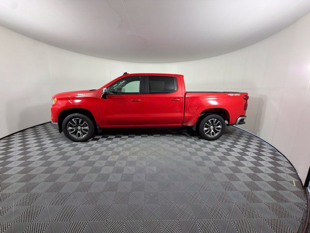 Used 2022 Chevrolet Silverado 1500 LT AWD/4WD image 2