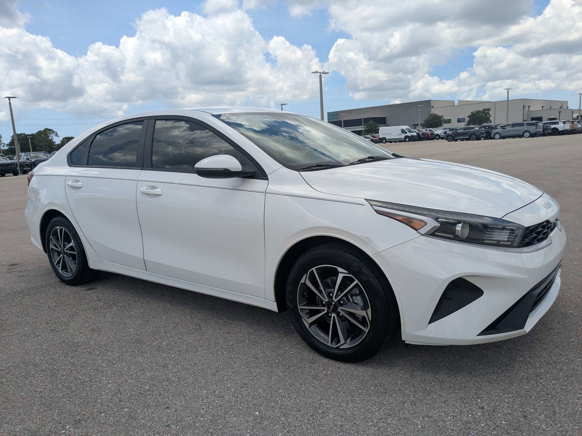 Certified 2022 Kia Forte LXS w/ LXS Technology Package FWD image 2