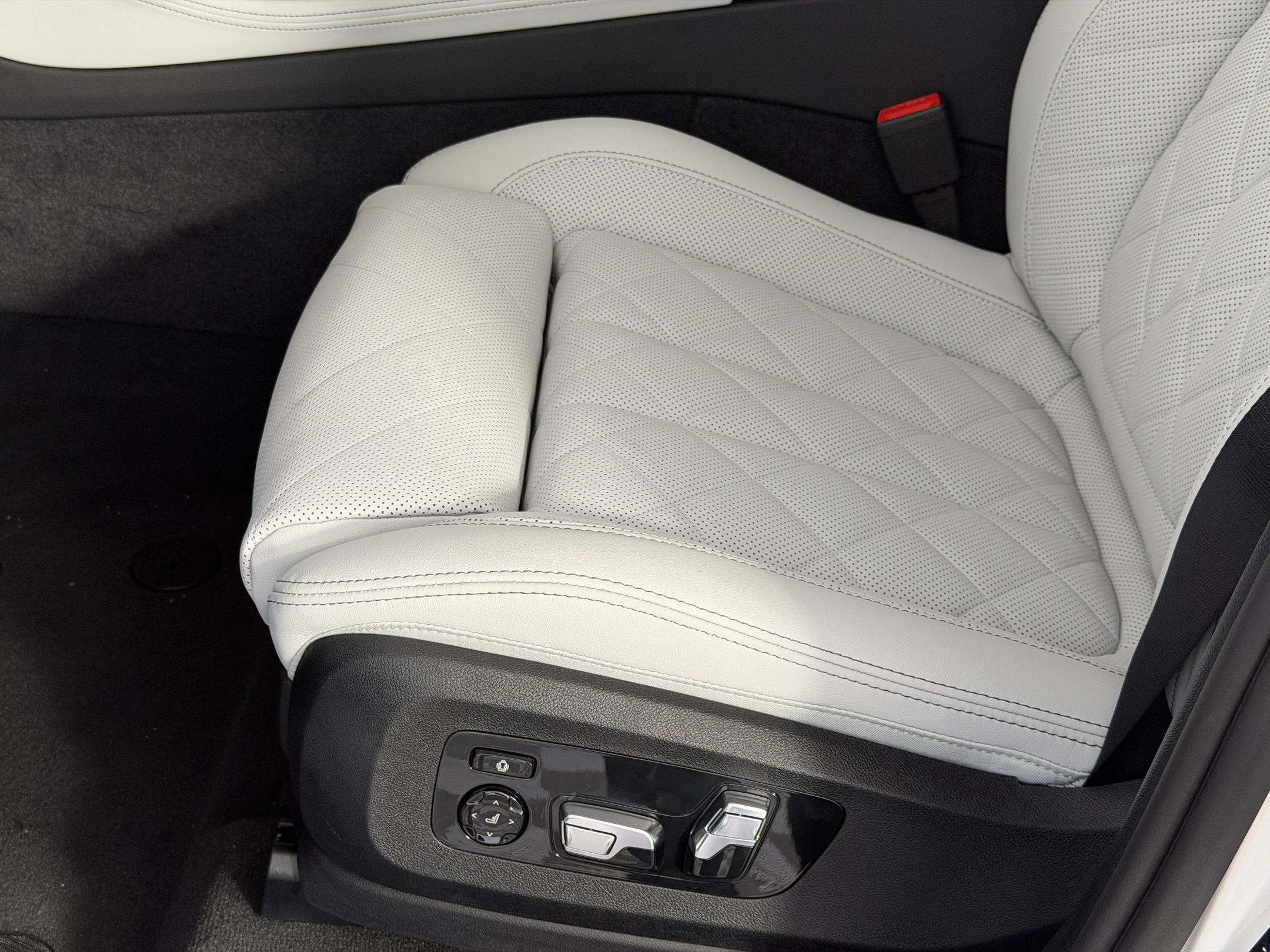 New 2026 BMW X5 sDrive40i w/ Climate Comfort Package RWD image 14
