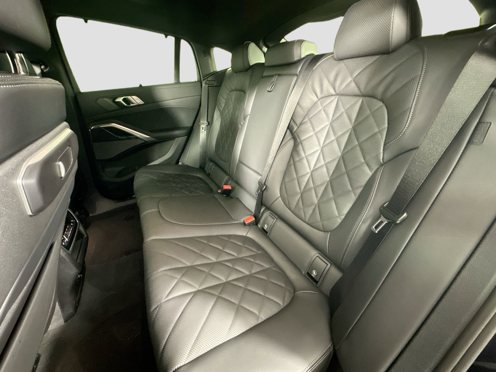 New 2026 BMW X6 xDrive40i w/ Executive Package image 25