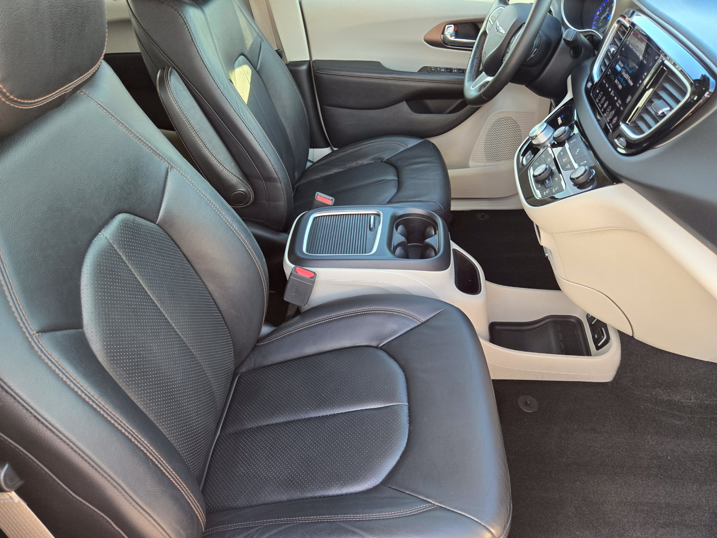 Used 2019 Chrysler Pacifica Touring-L Plus FWD image 10