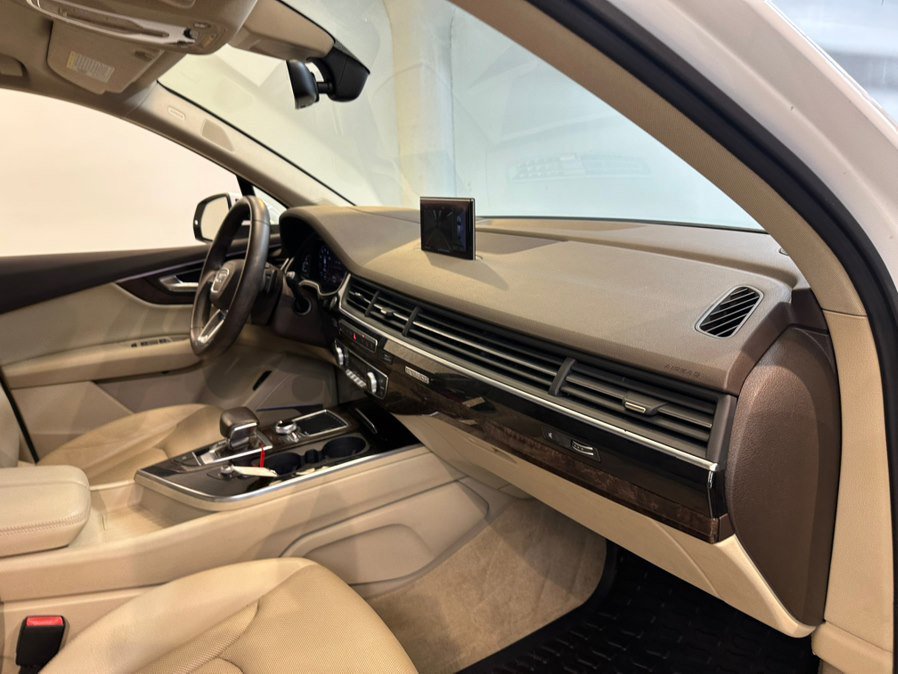 Used 2018 Audi Q7 3.0T Prestige w/ Prestige Package image 32