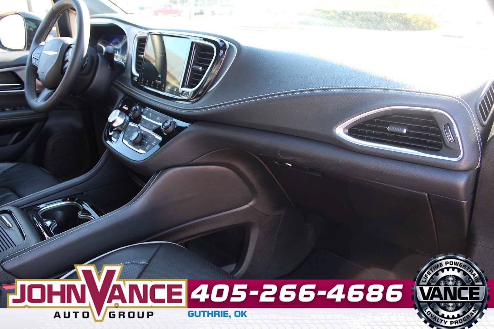 Used 2025 Chrysler Pacifica Limited FWD image 19