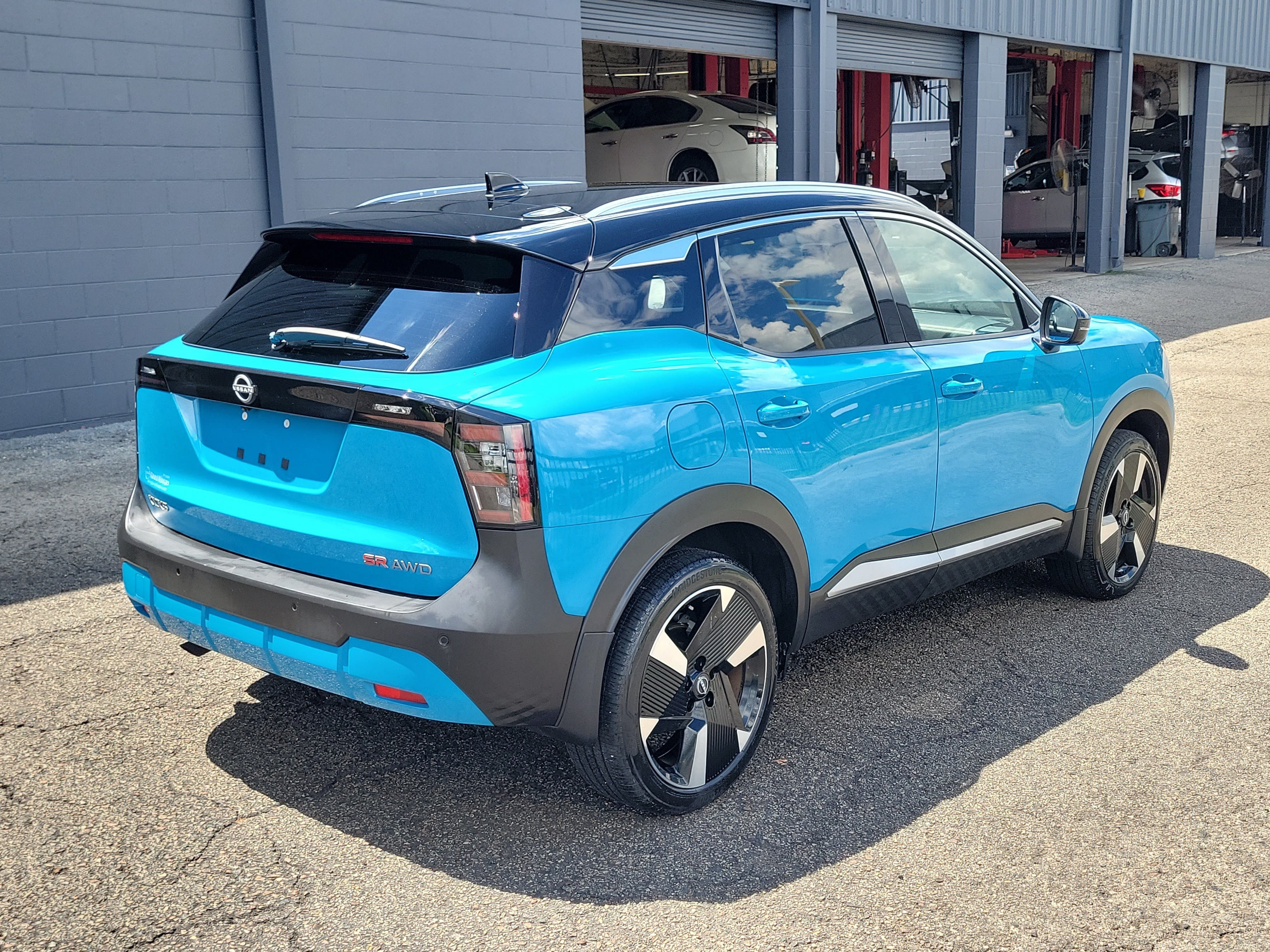 Certified 2025 Nissan Kicks SR AWD/4WD image 4