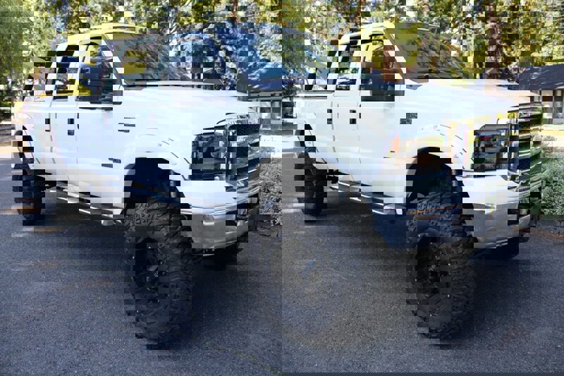 Used 2002 Ford F350 XLT image 2