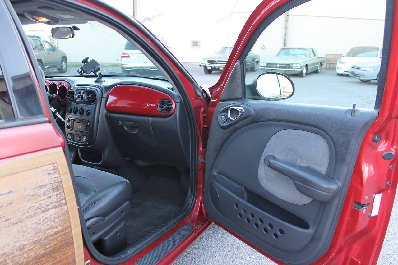 Used 2004 Chrysler PT Cruiser Limited FWD image 31