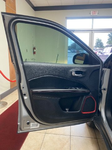 Used 2021 Jeep Compass Trailhawk AWD/4WD image 11