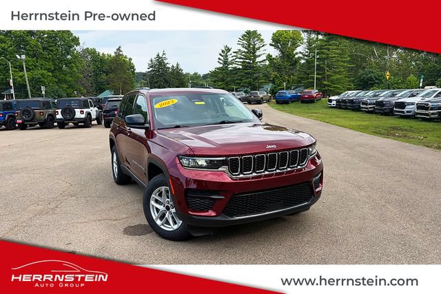 Used 2023 Jeep Grand Cherokee Laredo w/ Luxury Tech Group I AWD/4WD image 1
