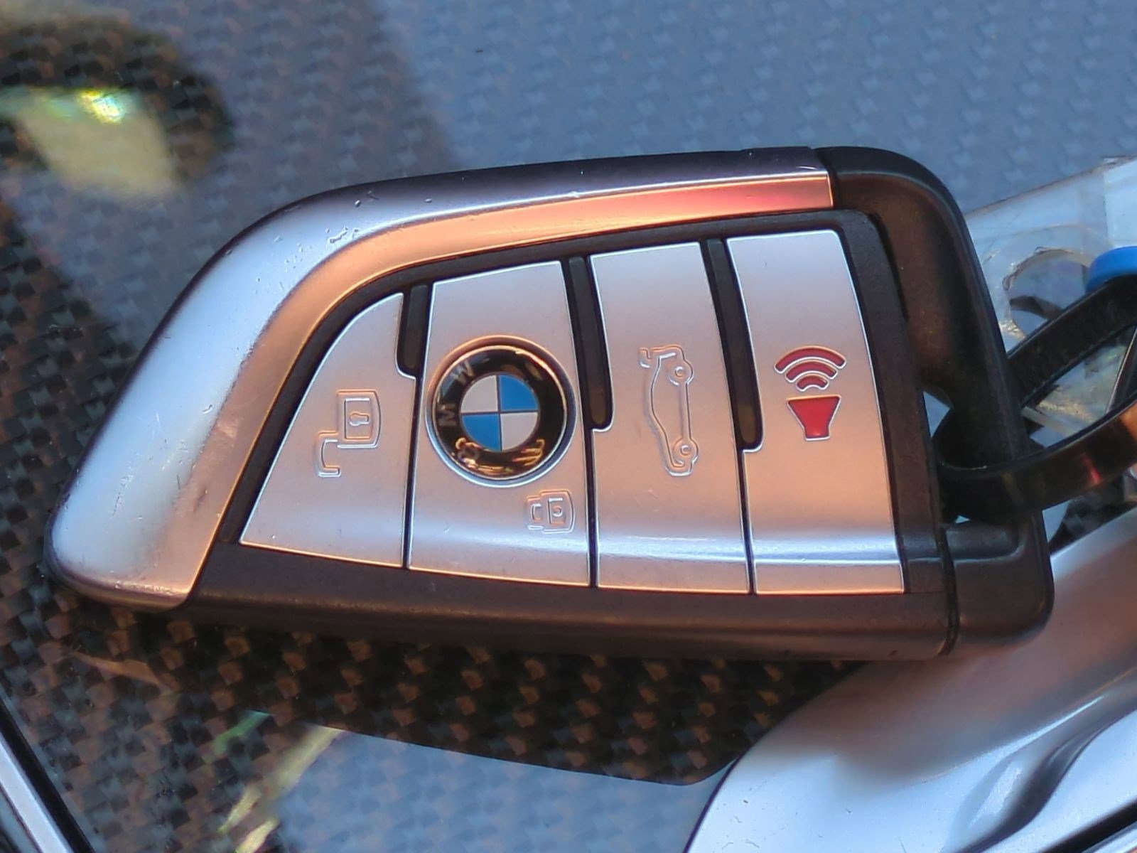 Used 2023 BMW X6 M50i w/ Parking Assistance Package image 34