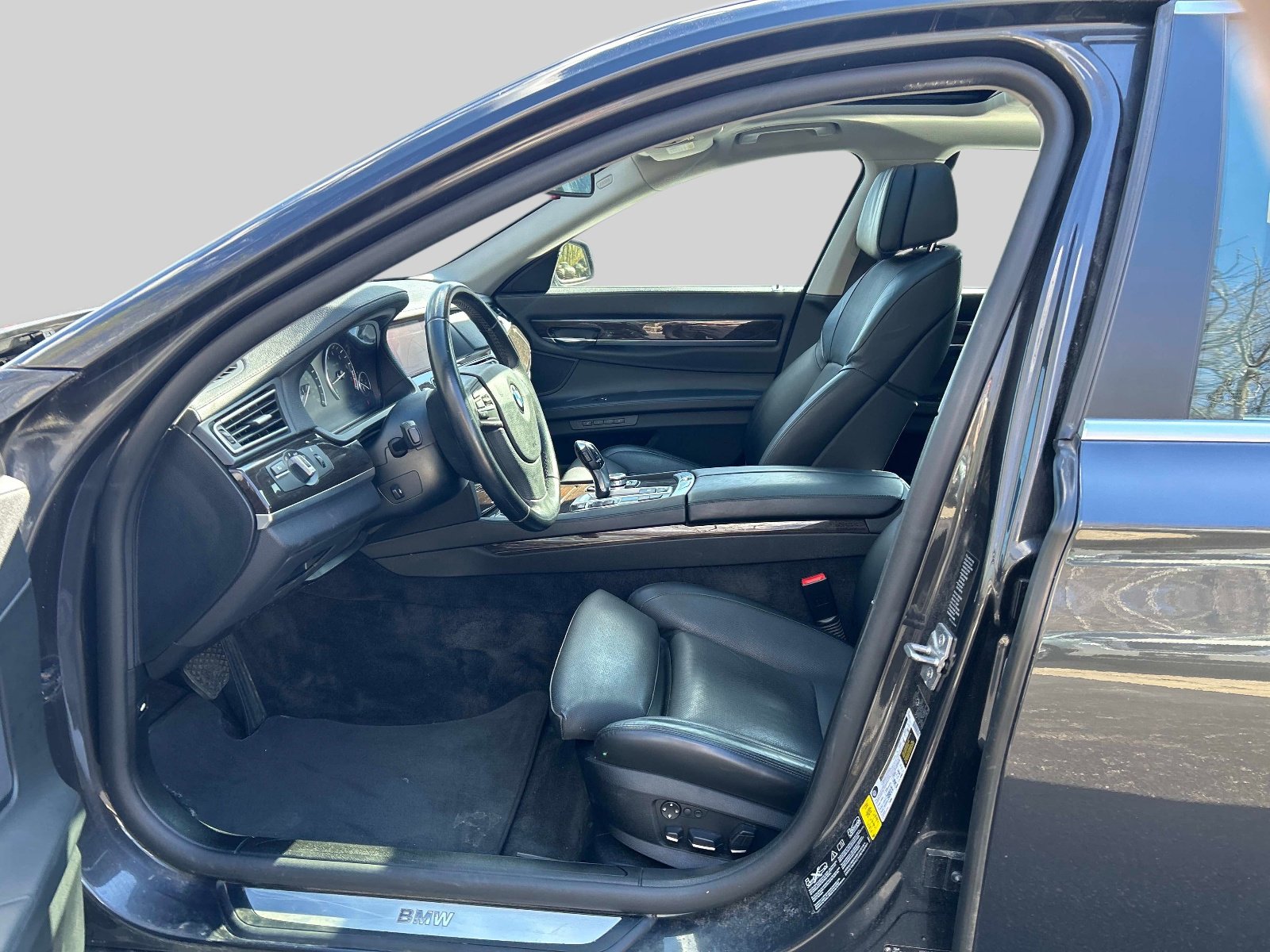 Used 2011 BMW 750i xDrive AWD/4WD image 11