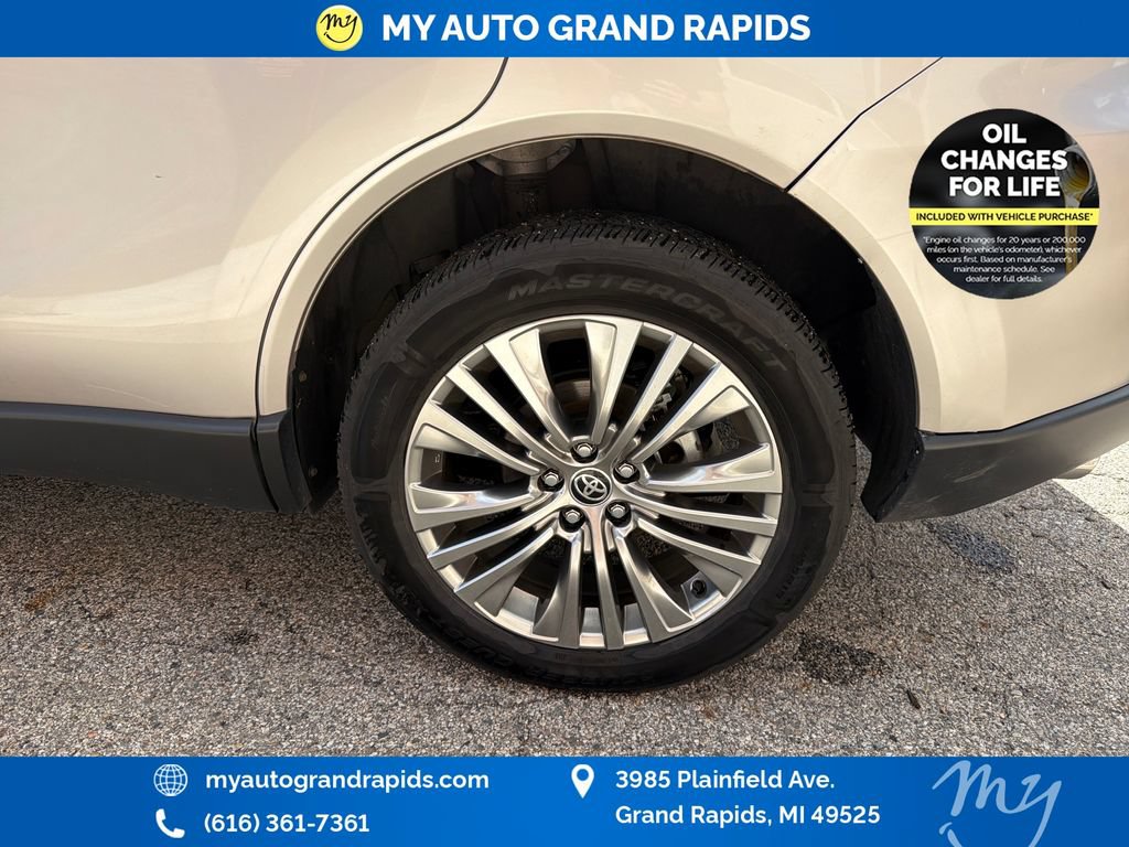 Used 2021 Toyota Venza Limited w/ Advanced Technology Package AWD/4WD image 31