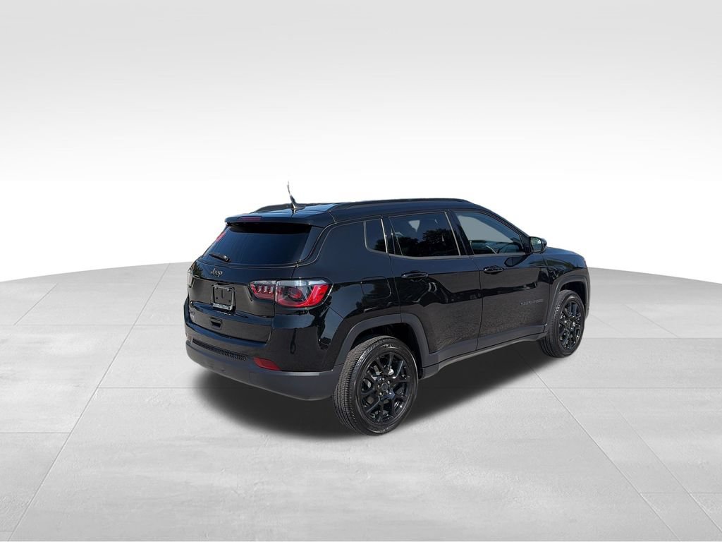 Used 2025 Jeep Compass Latitude w/ Convenience Group AWD/4WD image 6