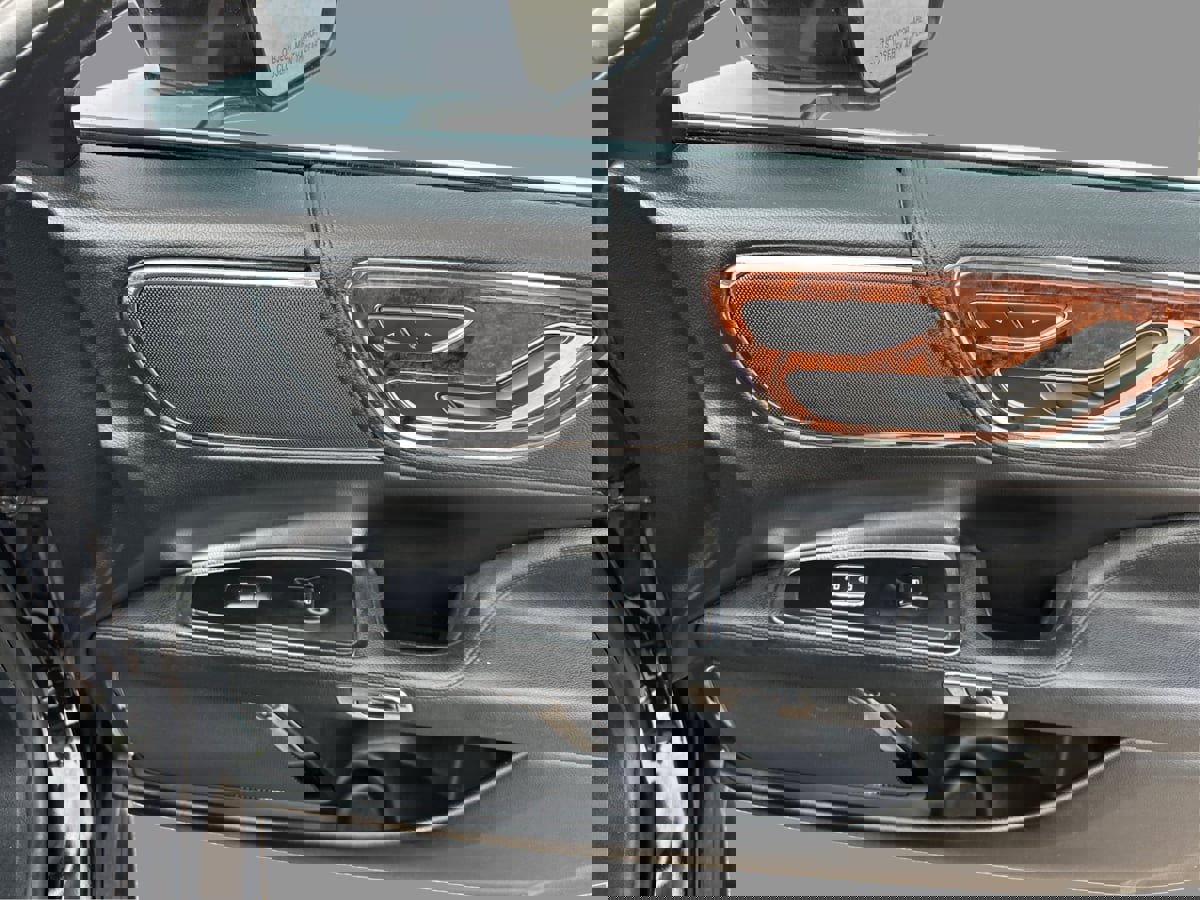 Used 2020 Lincoln Continental FWD image 34