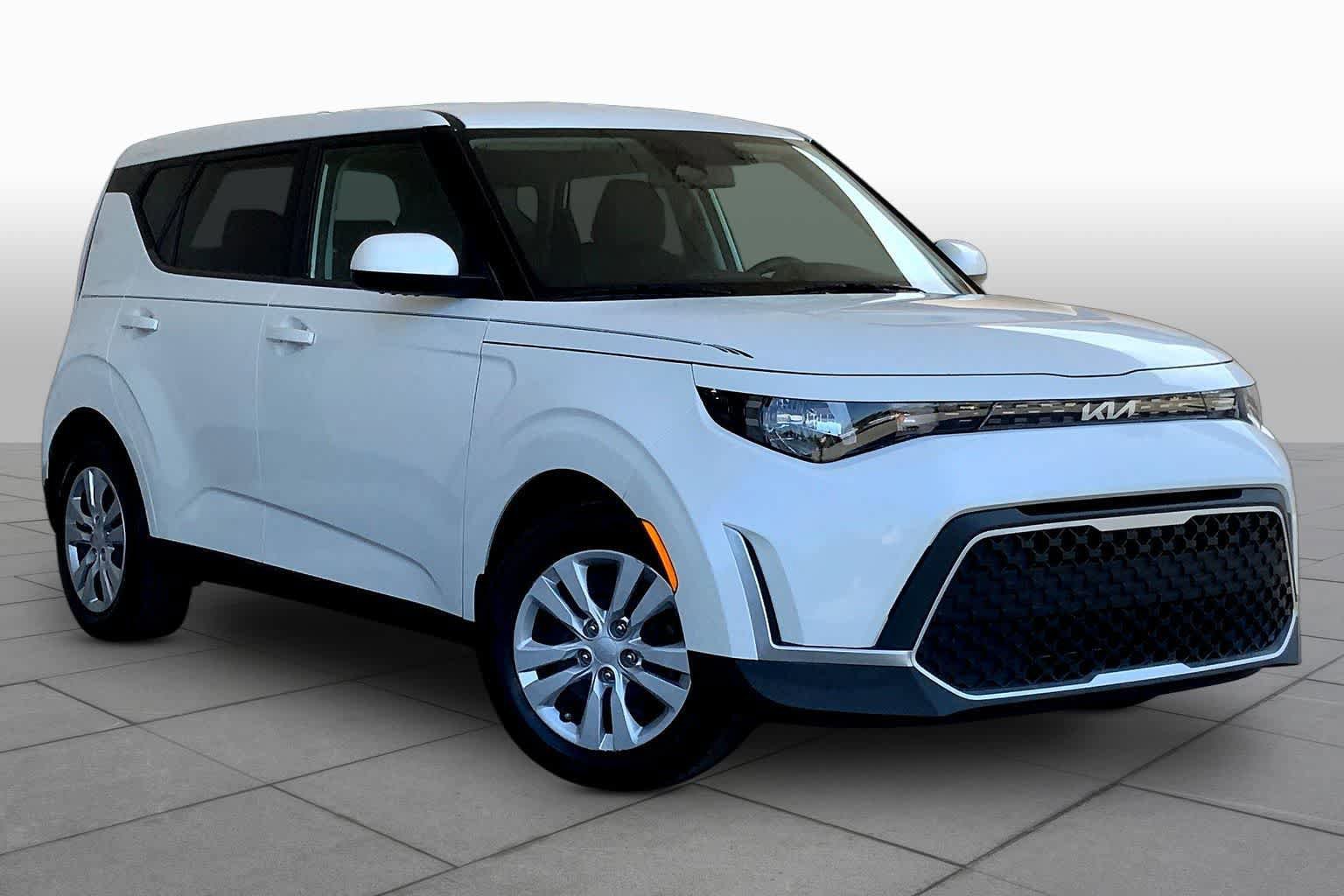 Used 2023 Kia Soul LX image 3