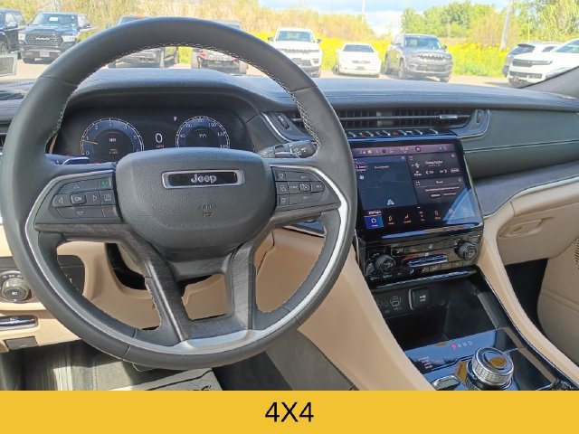 Used 2023 Jeep Grand Cherokee L Limited AWD/4WD image 10