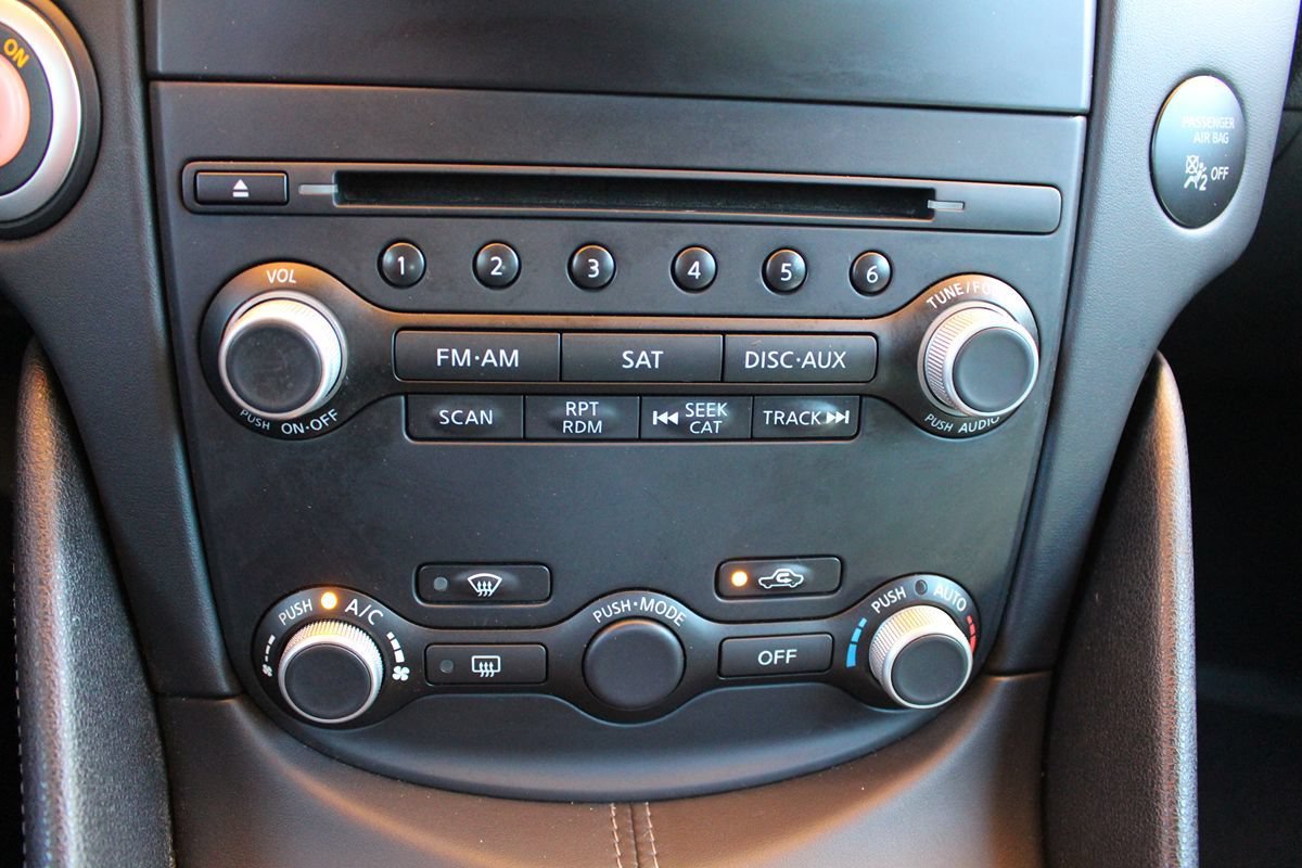 Used 2010 Nissan 370Z Touring w/ Sport Pkg RWD image 21