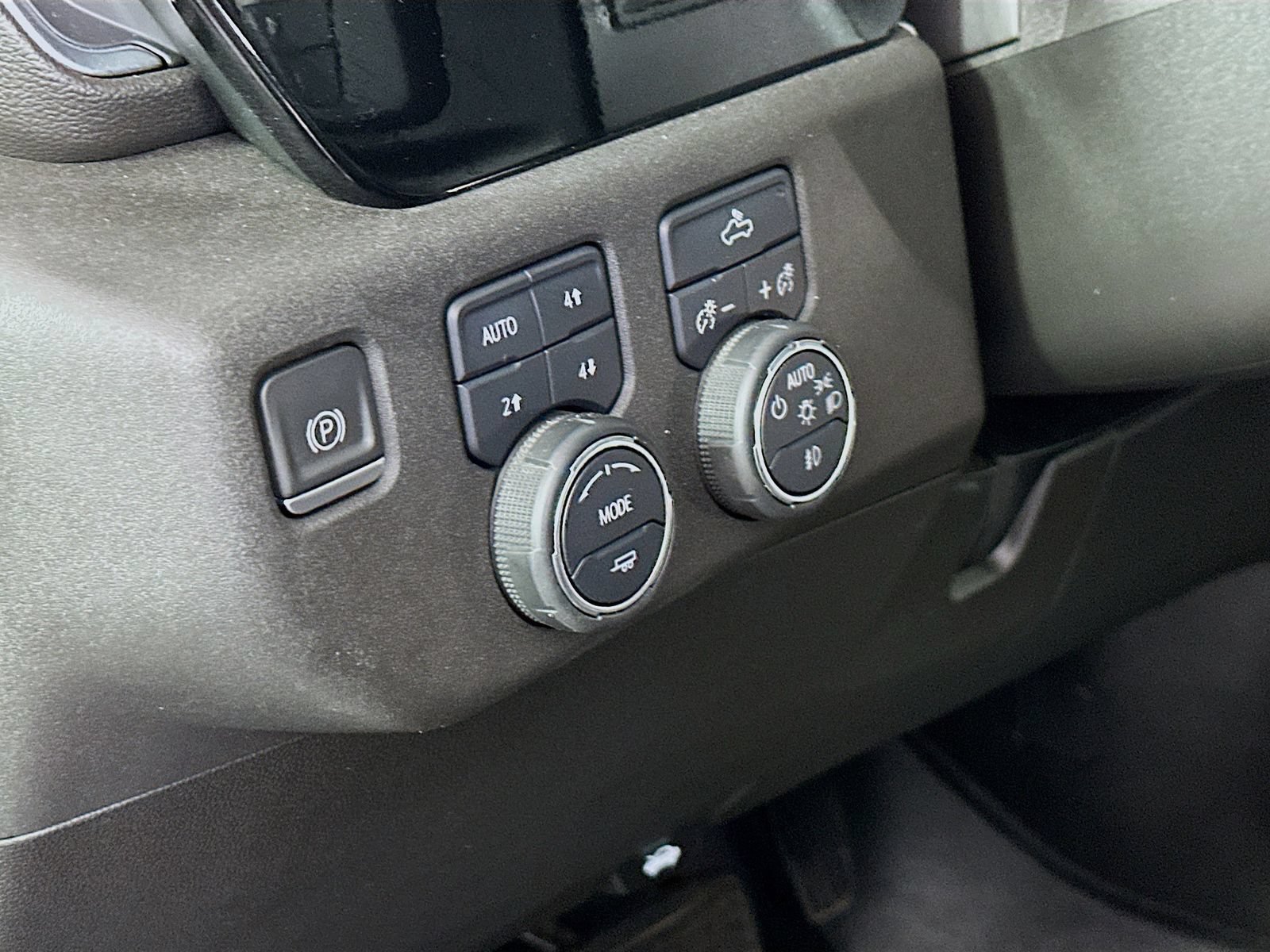 Used 2022 Chevrolet Silverado 1500 RST w/ Convenience Package II AWD/4WD image 10