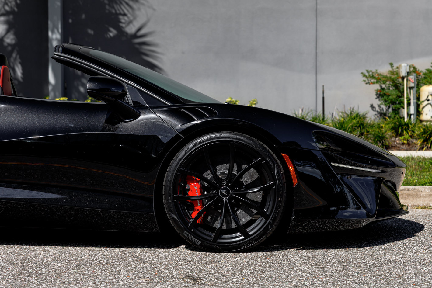 Used 2026 McLaren Artura Spider RWD image 34