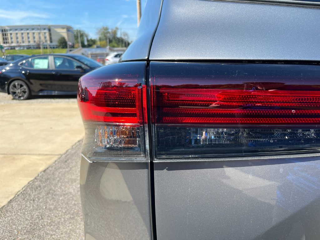 New 2026 Toyota Highlander Platinum AWD/4WD image 33