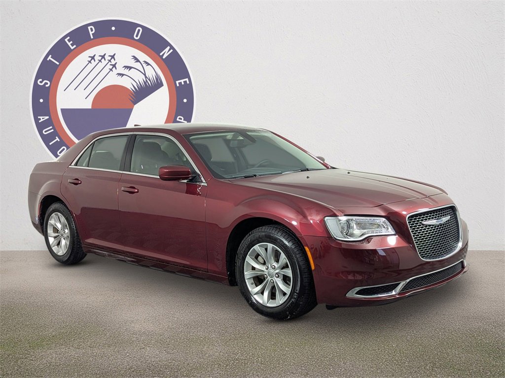 Used 2022 Chrysler 300 Touring image 2