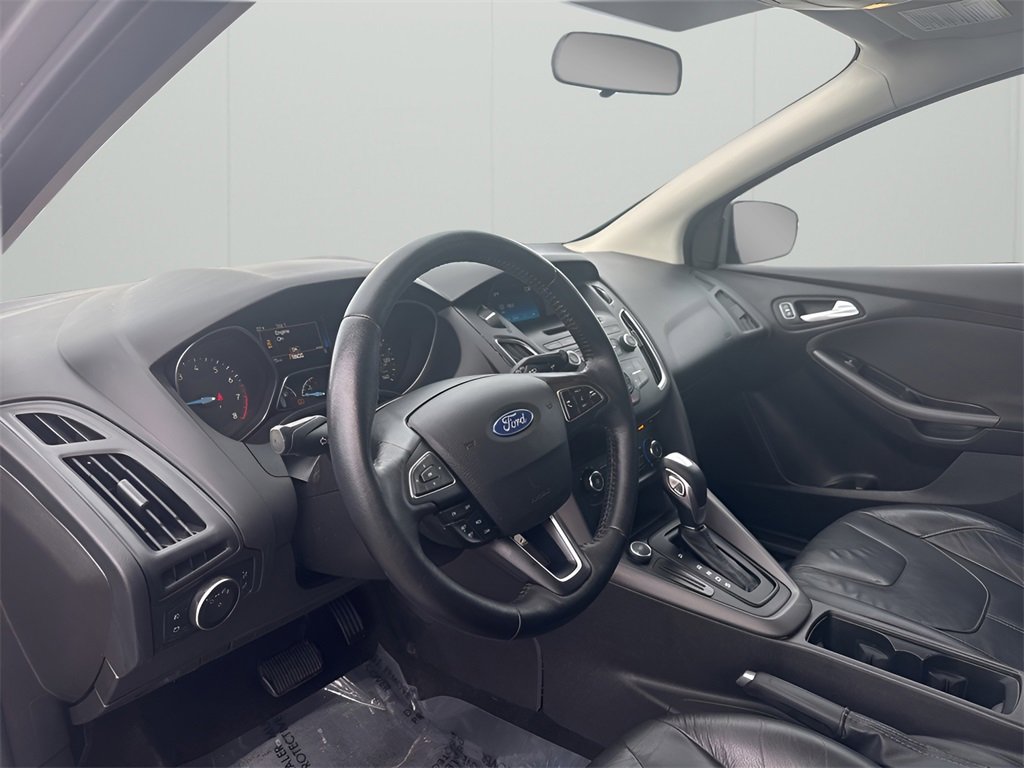 Used 2016 Ford Focus SE w/ Equipment Group 201A image 9