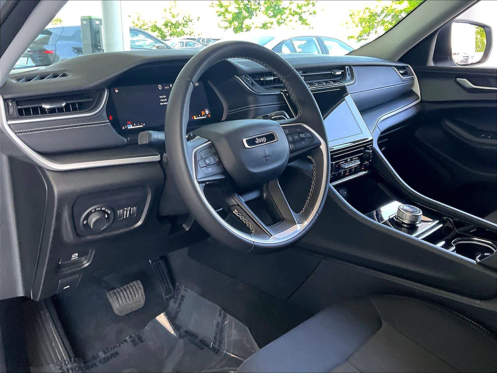 Used 2023 Jeep Grand Cherokee L Laredo AWD/4WD image 17