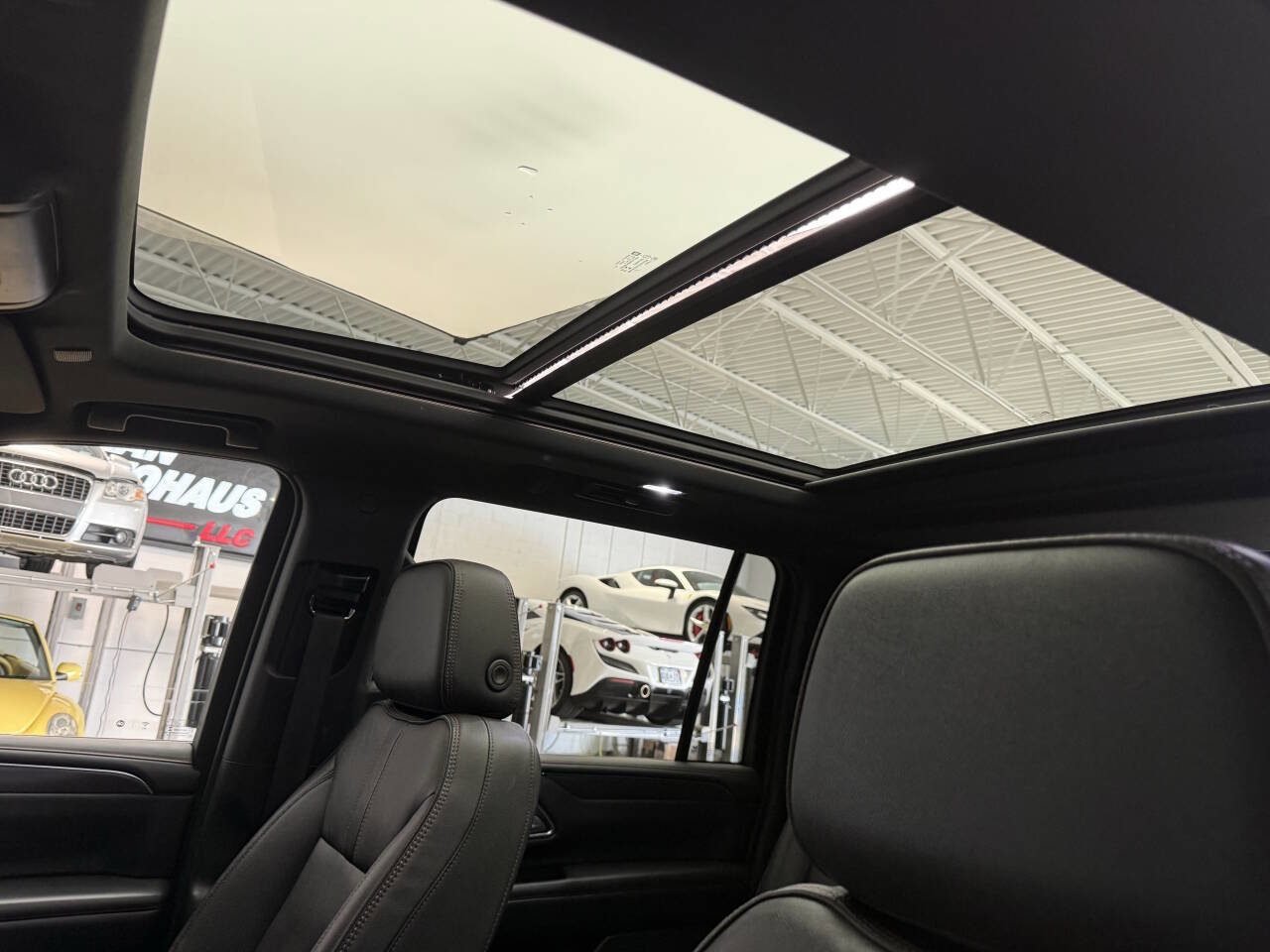 Used 2022 Chevrolet Suburban RST w/ Luxury Package AWD/4WD image 18