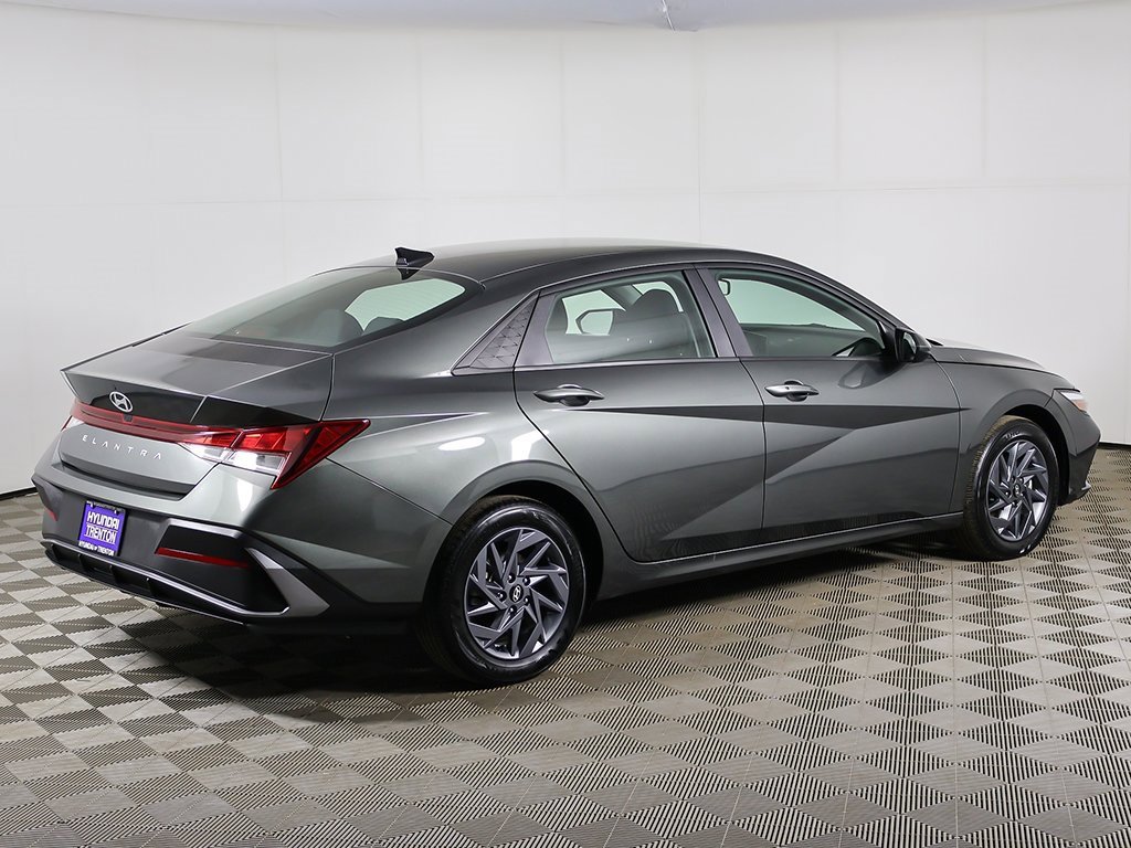 Used 2024 Hyundai Elantra SEL image 9