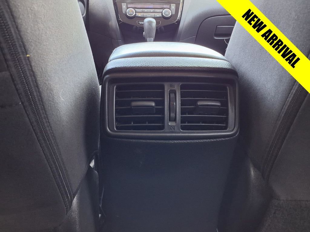 Used 2015 Nissan Rogue SV image 24