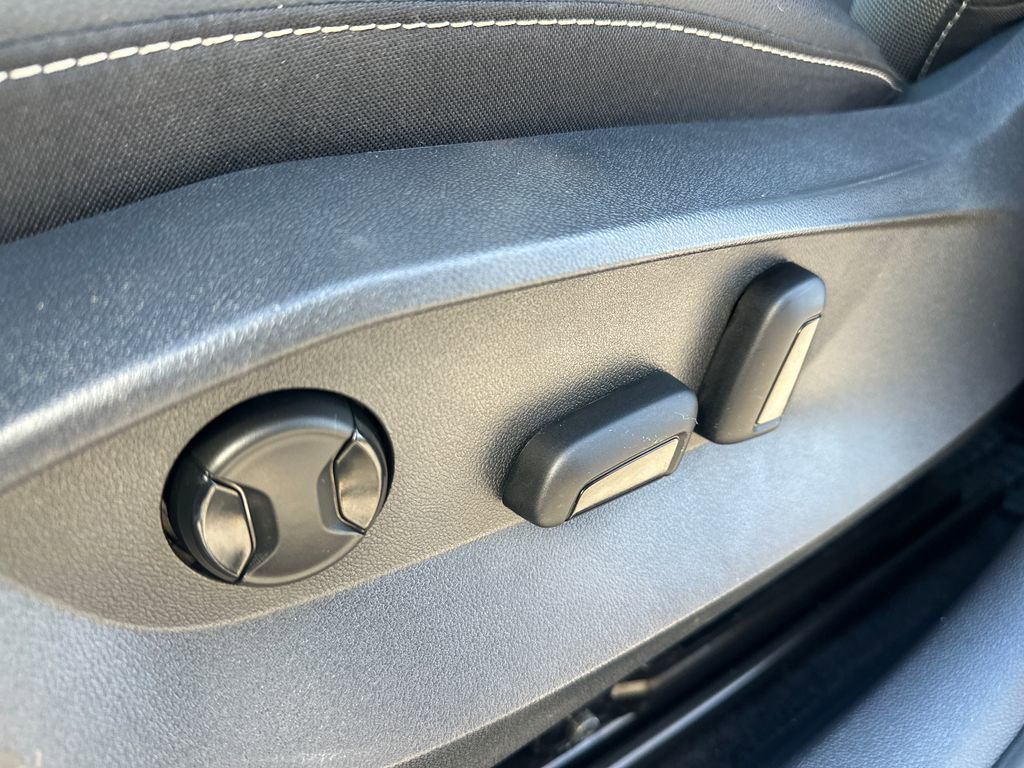 Certified 2022 Volkswagen Taos SE image 4