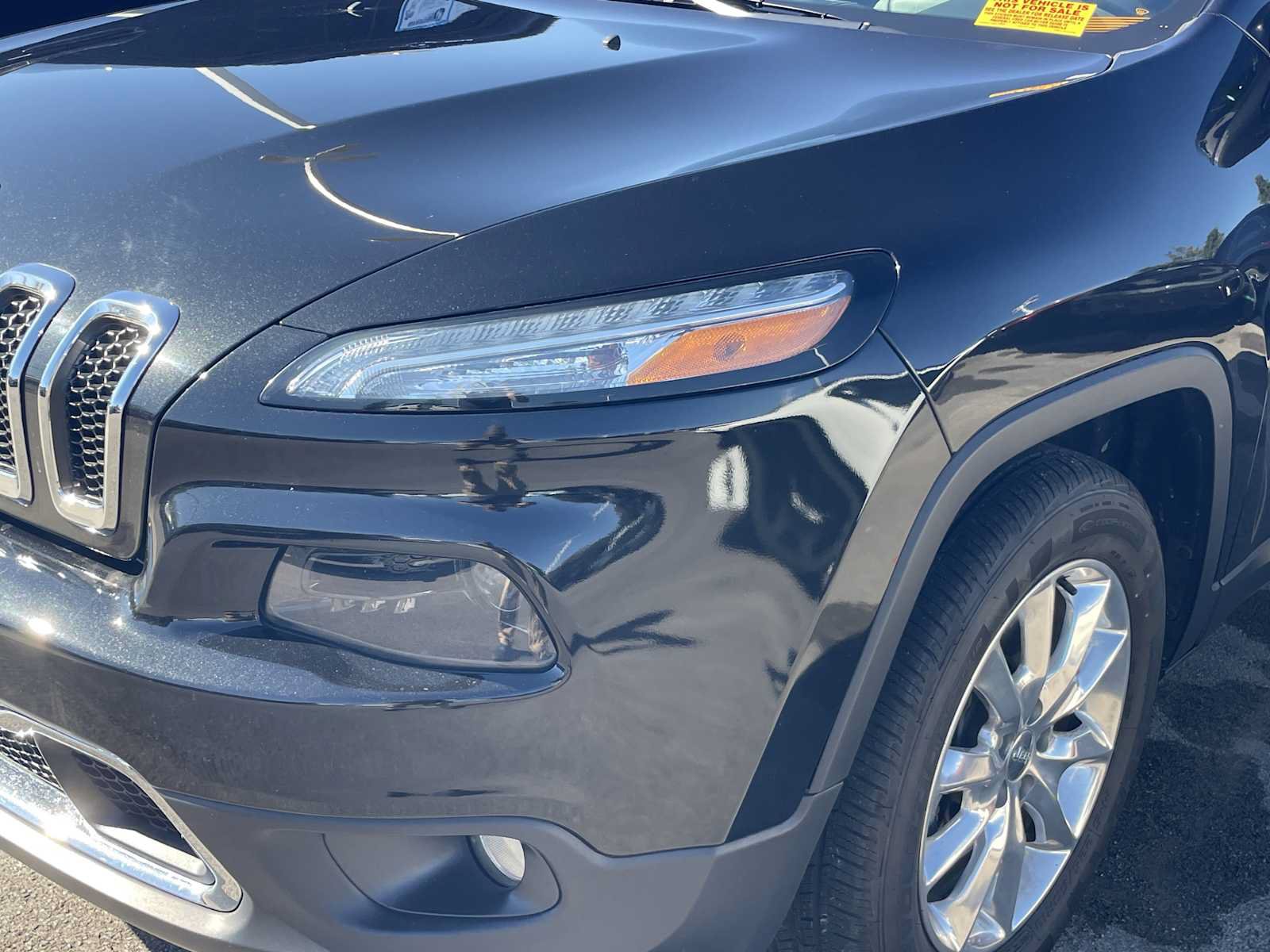 Used 2015 Jeep Cherokee Limited AWD/4WD image 7