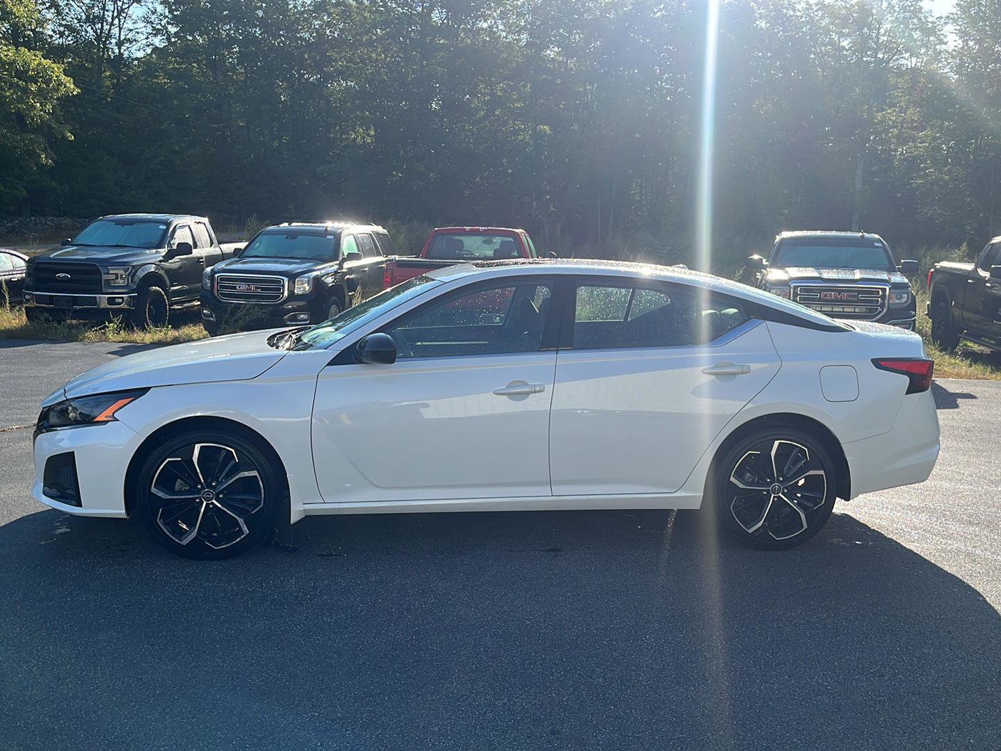 Used 2024 Nissan Altima 2.5 SR w/ SR Premium Package AWD/4WD image 2
