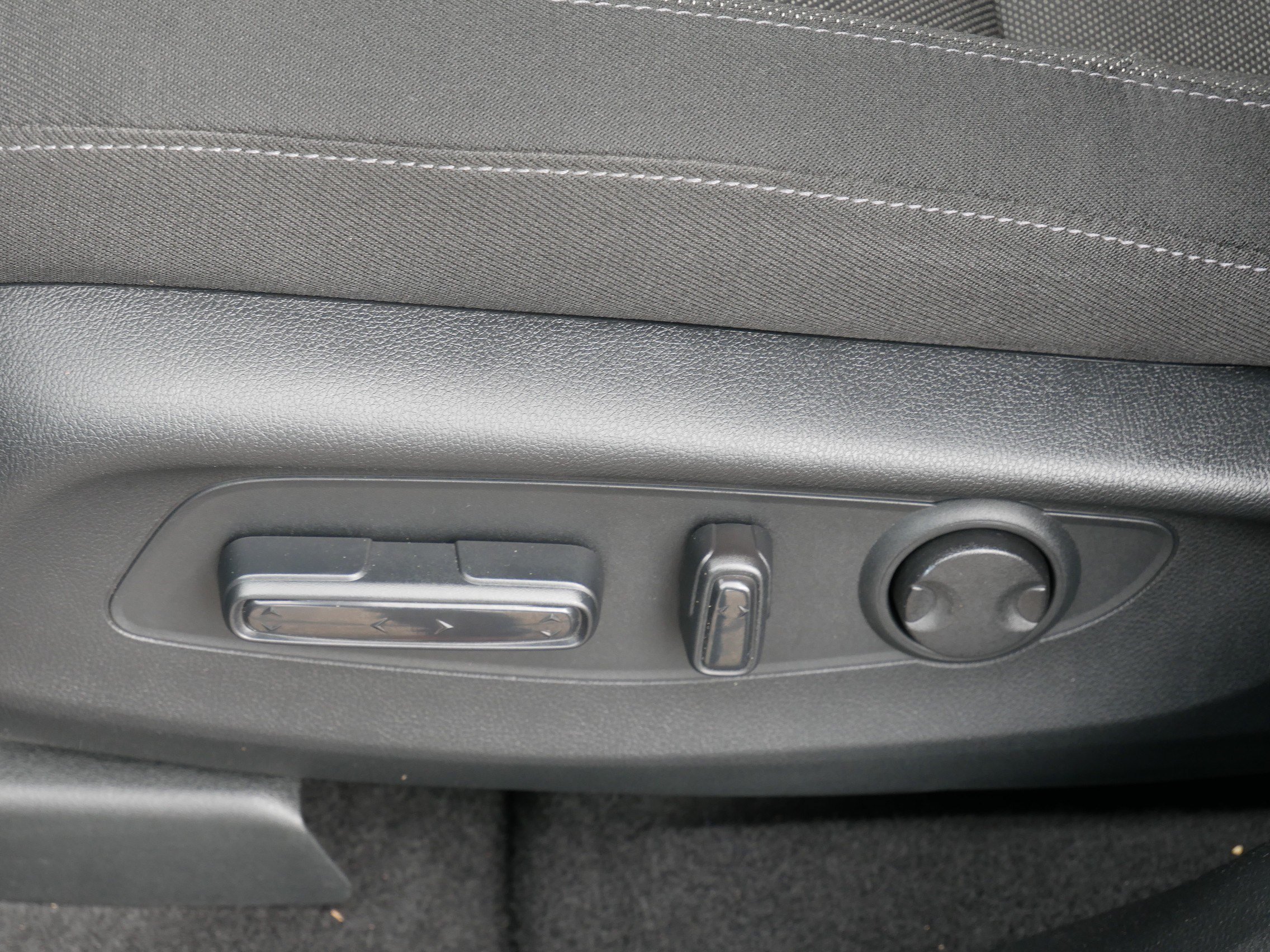 Certified 2025 Honda CR-V EX image 20