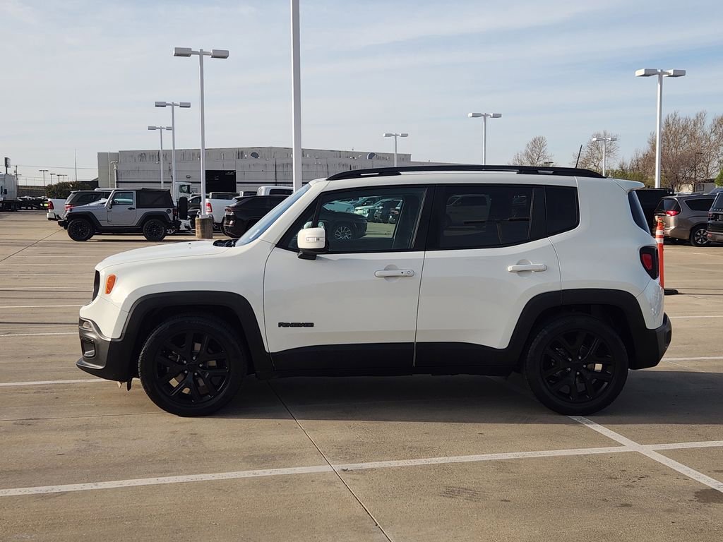 Used 2018 Jeep Renegade Altitude FWD image 4
