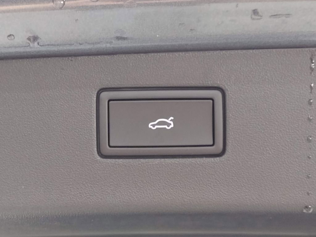 New 2026 Volkswagen Tiguan SE image 17