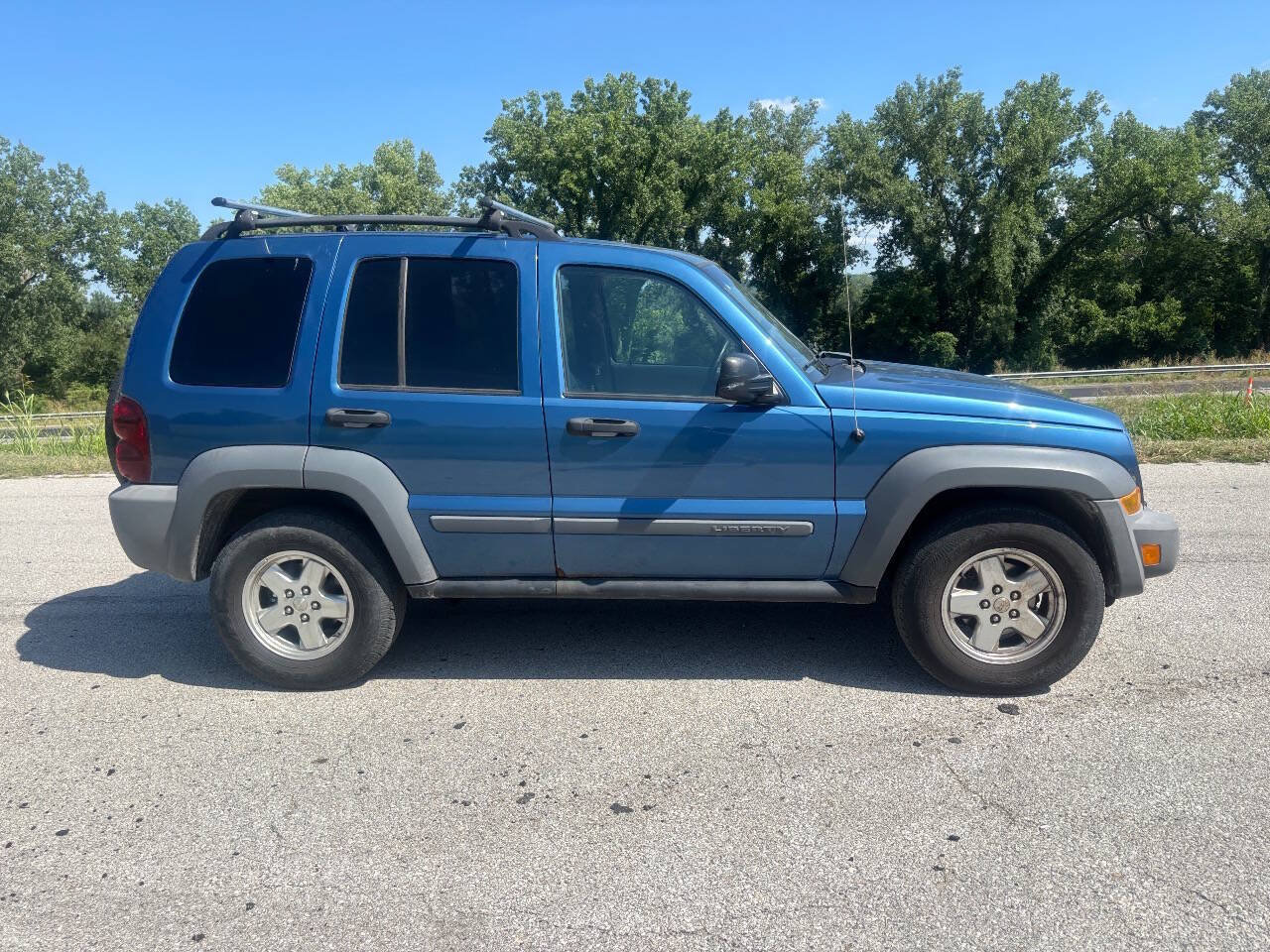 Used 2006 Jeep Liberty Sport AWD/4WD image 6
