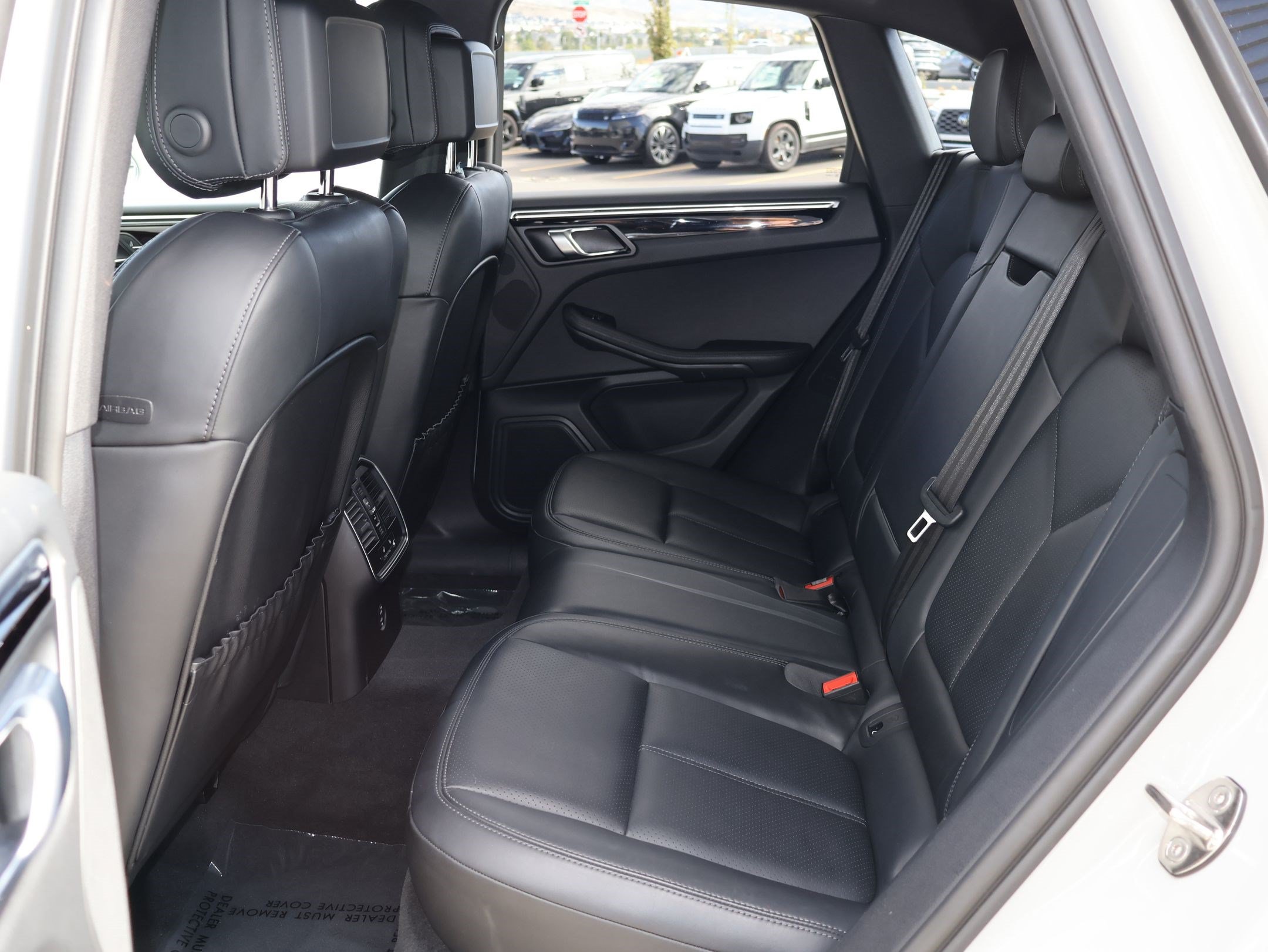 Used 2023 Porsche Macan AWD/4WD image 28