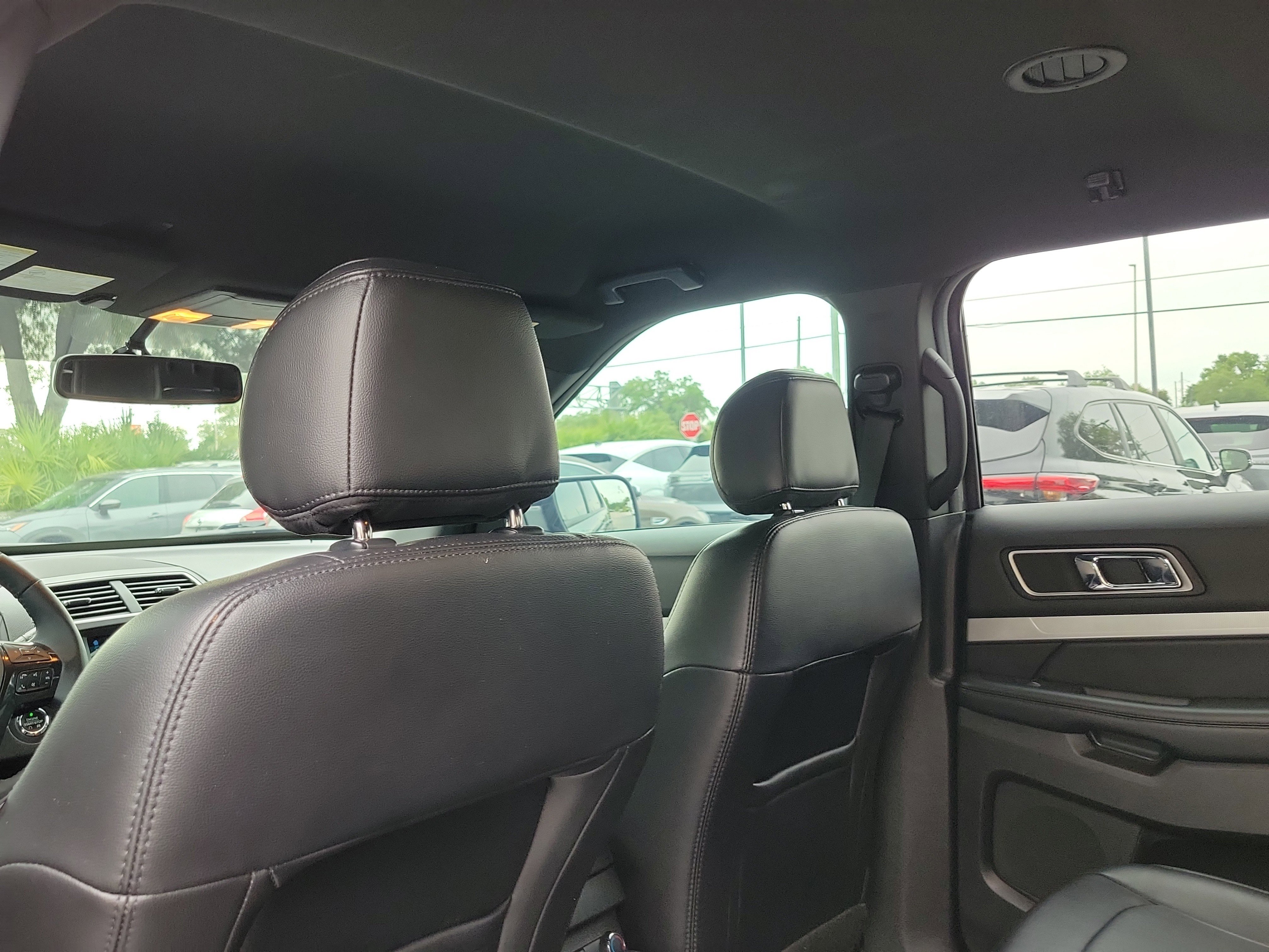 Used 2017 Ford Explorer XLT w/ Equipment Group 202A FWD image 13