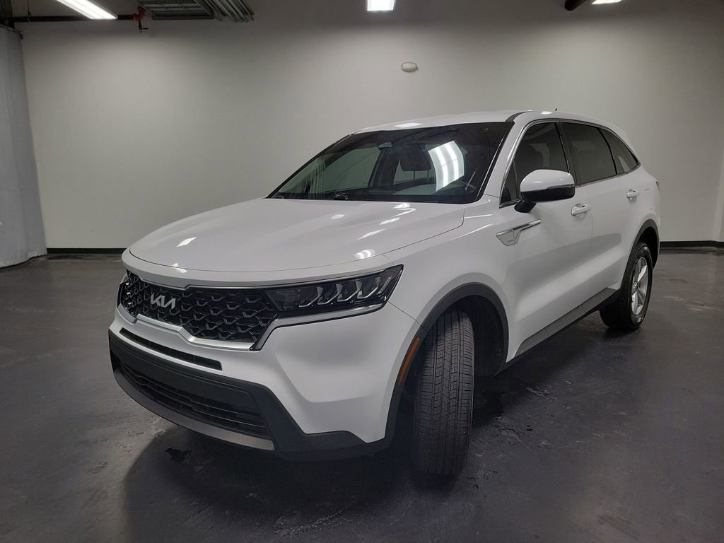 Used 2023 Kia Sorento LX image 4