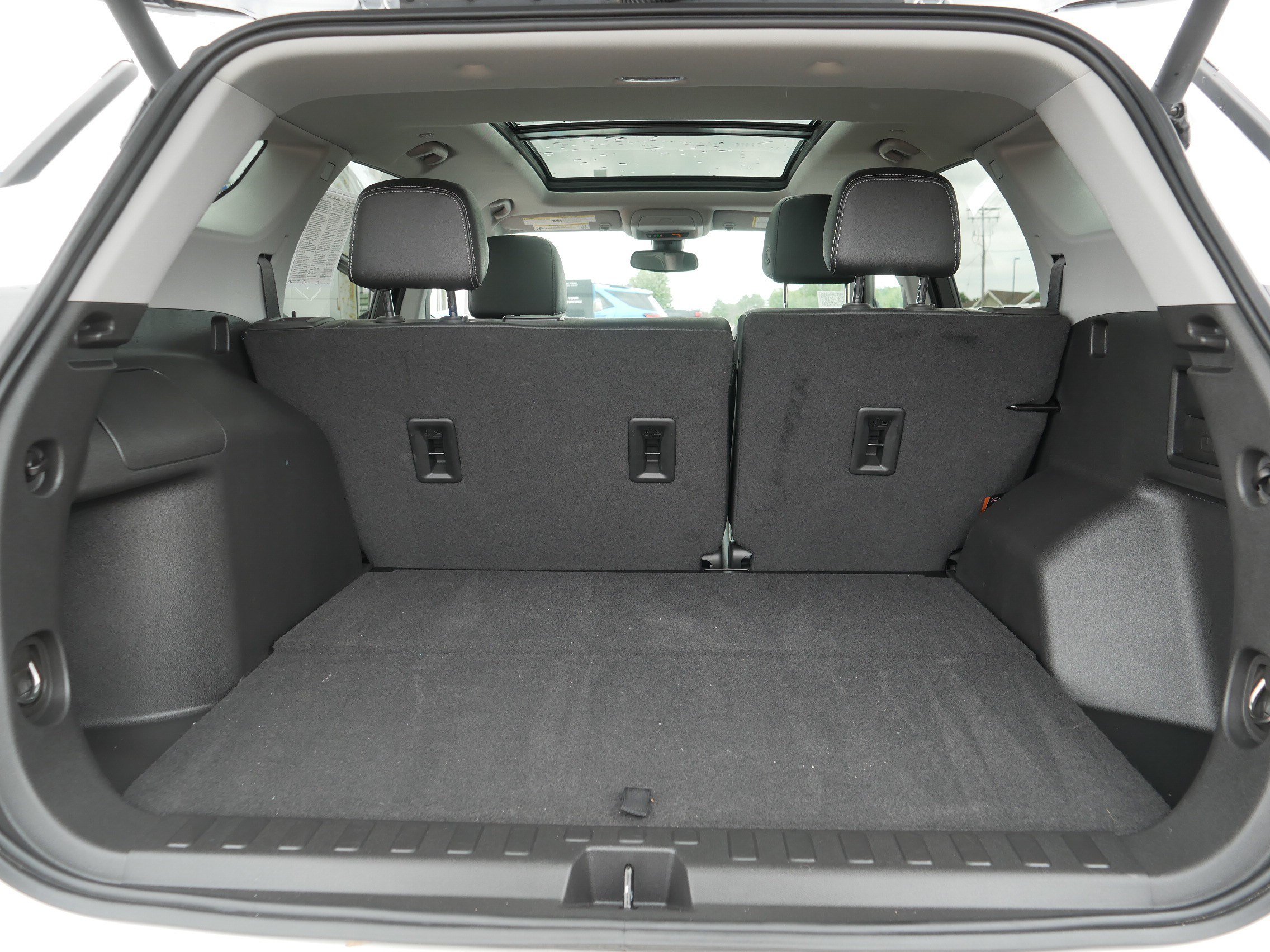 Used 2023 GMC Terrain SLT w/ Infotainment Package II AWD/4WD image 18