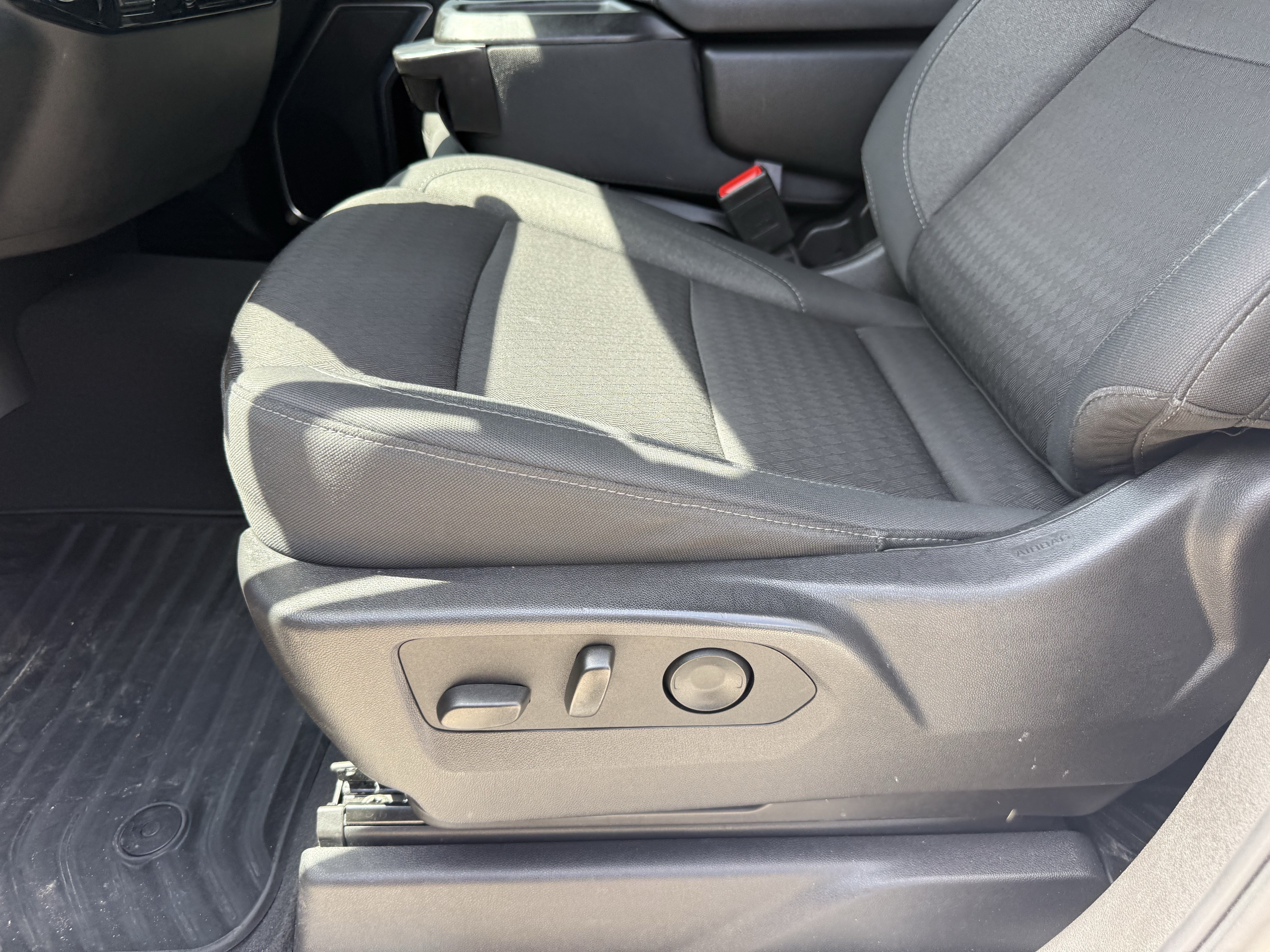 Used 2025 Chevrolet Silverado 1500 LT RWD image 27