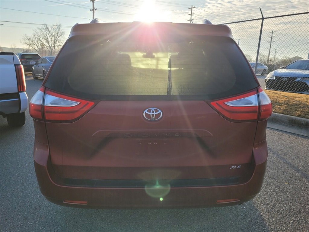 Used 2019 Toyota Sienna L image 4