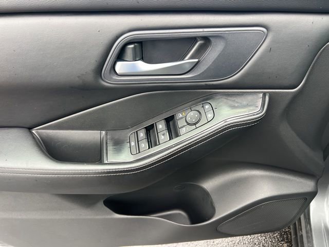 Used 2024 Nissan Rogue SV image 6