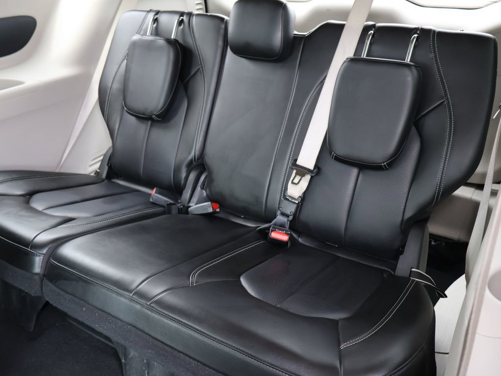 Used 2023 Chrysler Pacifica Touring-L image 26